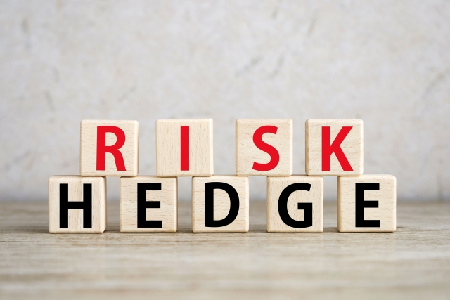 リスクヘッジとは何か？　投資を始める時は必ず覚えておいてほしい言葉です。