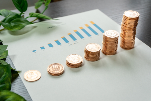 定期的に積み立てる、あるいは暴落時にたくさん買い集める